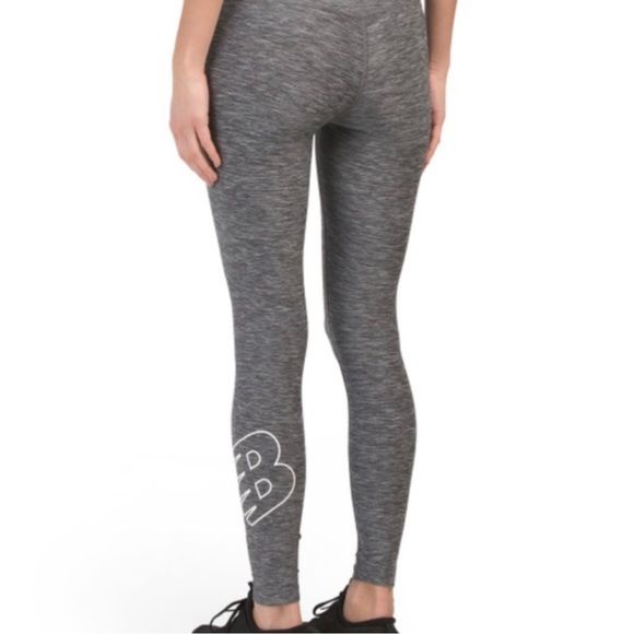 EUC Women’s Medium (27” X 27”) New Balance Graphic Logo Leggings/Tights In Grey - Picture 2 of 12